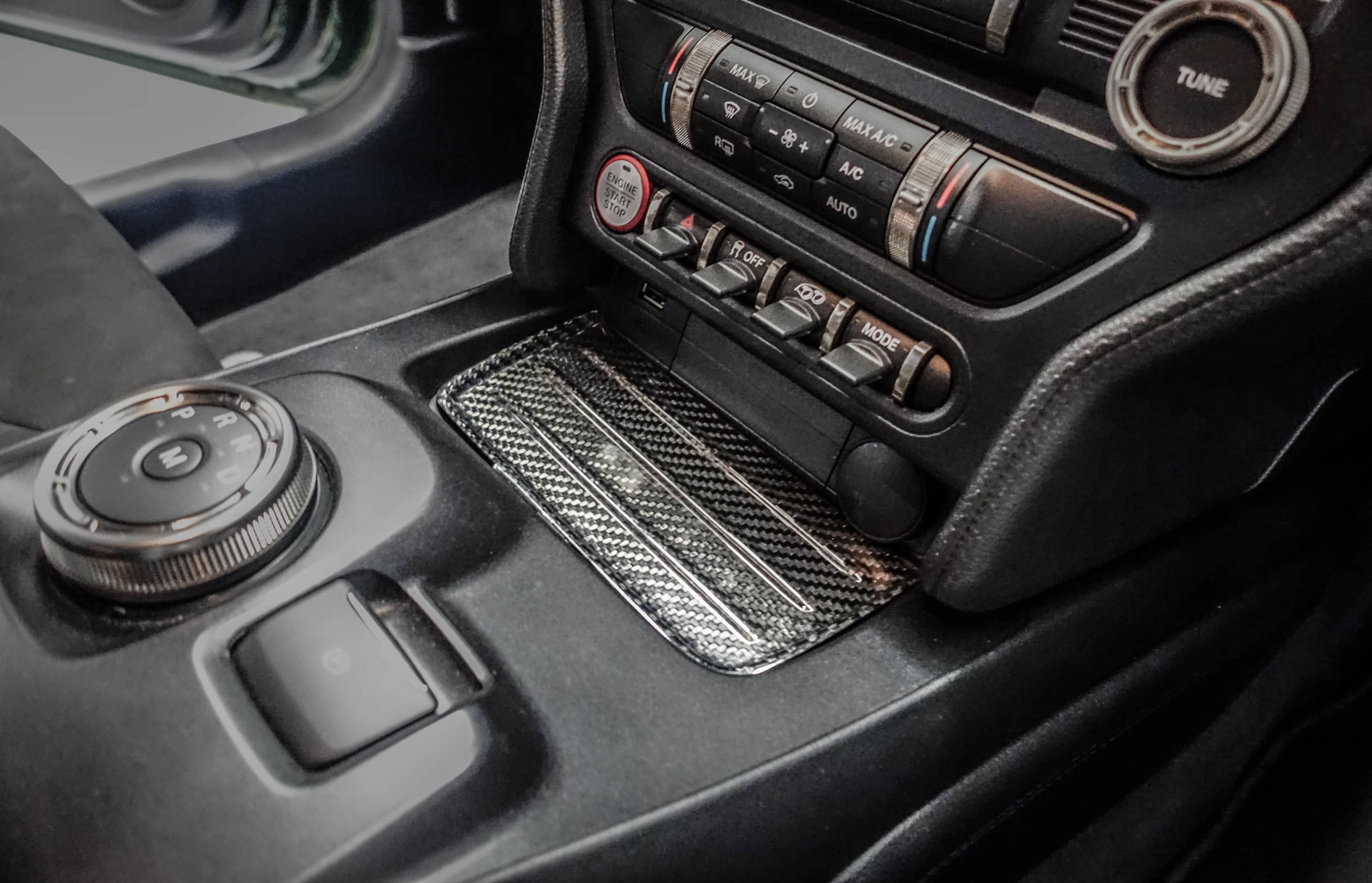 2022-2023 Mustang GT500 Carbon Fiber LG552KR Coin Tray