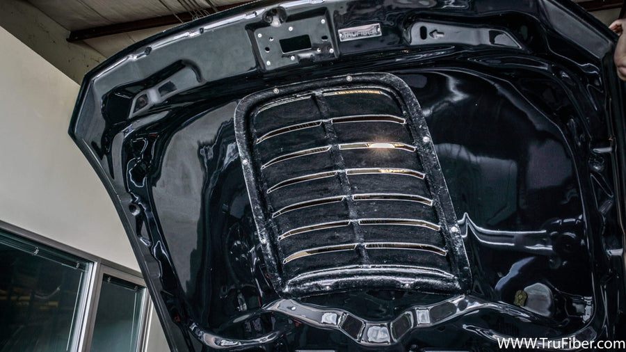2015-2019 S550 Mustang Carbon Fiber LG427 Hood Vent - view 2