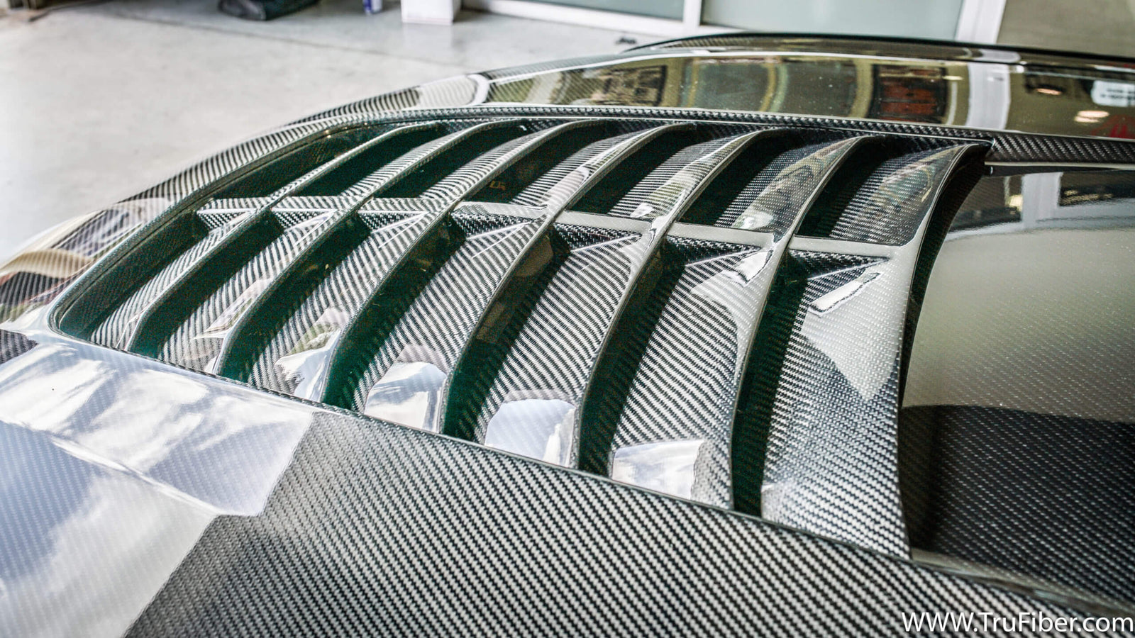 2015-2019 S550 Mustang Carbon Fiber LG427 Hood Vent